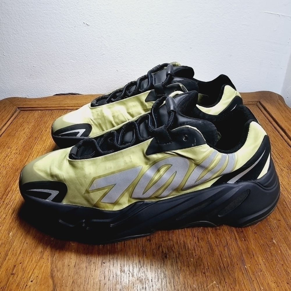 Adidas Yeezy Boost 700 MNVN Resin Green Shoe Men's Size 9 GW9525